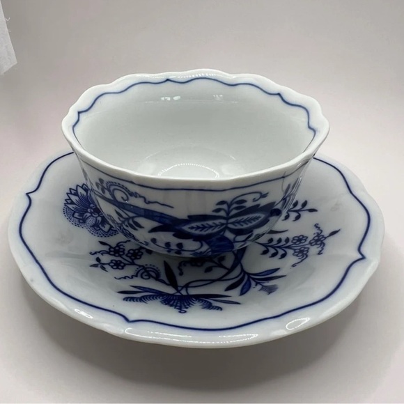 Zwiebelmuster Czech Blue & White Teacup and Saucer – Bohemia Porcelain – Vtg - Picture 3 of 9